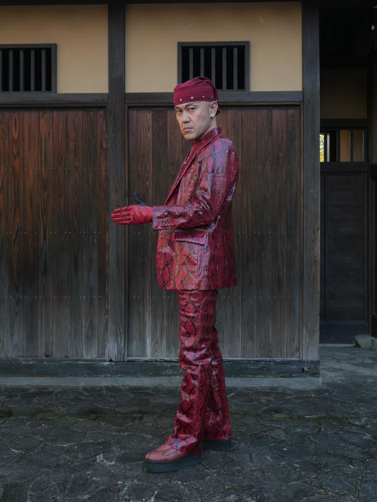 パイソン柄リアルヘビ革スーツ　レッド