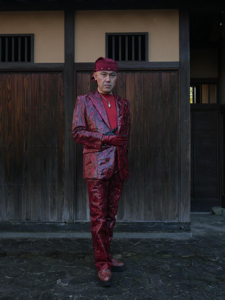パイソン柄リアルヘビ革スーツ　レッド